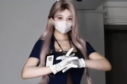 315 最讽刺名场面：被曝光鸡爪股东正看晚会一句回应炸翻全网！